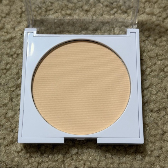 New ✨ Ofra Cosmetics Pure Matte Finishing Powder in Fair - Picture 2 of 4